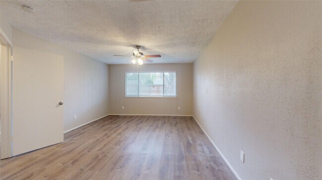 Building Photo - 2331 Barrington Pl Dr