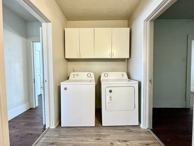 Building Photo - 521 W Collins St