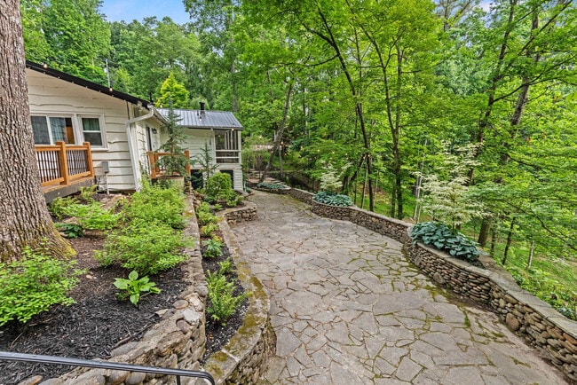 Building Photo - 125 Little Willow Cir