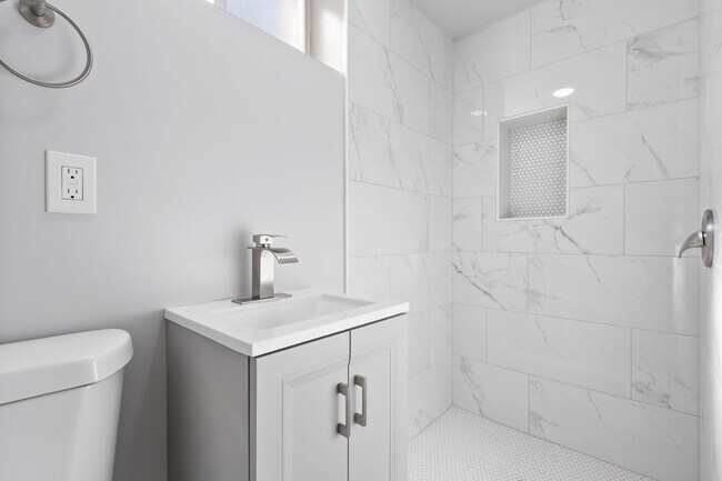 Building Photo - Wow! South Philly Modern 3 Bed 2 Bath Home! Yard! Central Air! W/D! H/W Floors! Gorgeous!