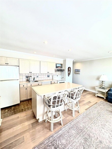 Building Photo - 253 Dune Rd