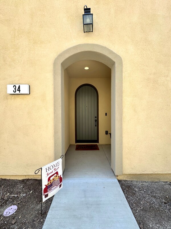 Building Photo - 34 Jaripol Cir