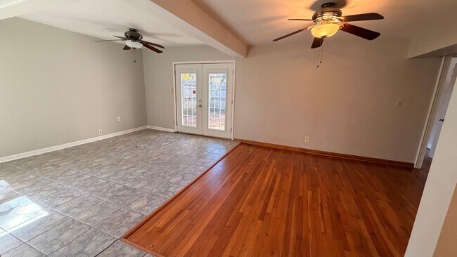 Building Photo - AVAILABLE NOW!