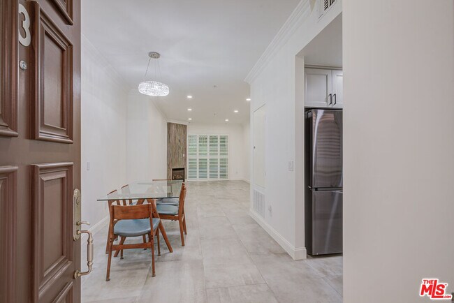 Building Photo - 1444 S Point View St