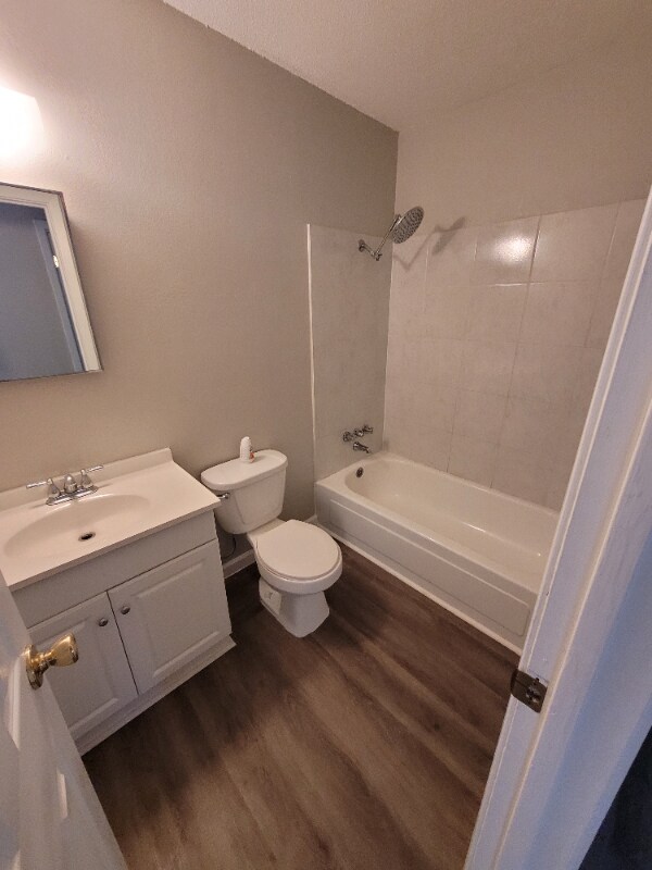 Building Photo - 2310 Beach Dr