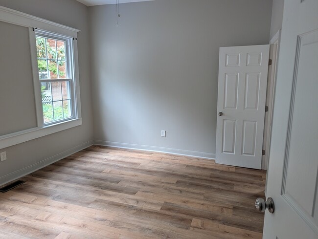 Building Photo - 1620 Catawba St