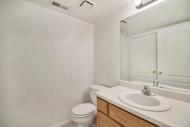 Building Photo - 955 N 1125 W