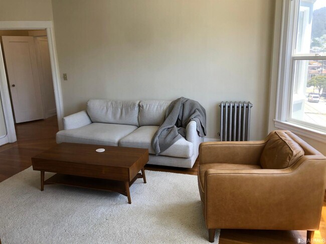 Building Photo - 1000 Judah St