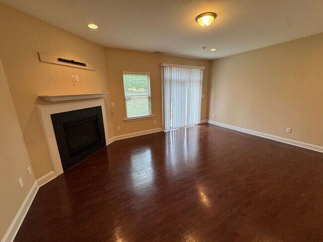 Building Photo - Spacious Durham Townhome Minutes from RTP ...