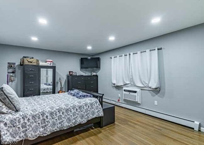 Building Photo - 320 South St