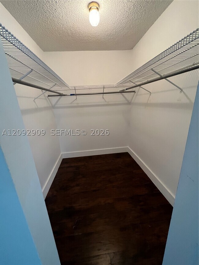 Building Photo - 6655 Racquet Club Dr