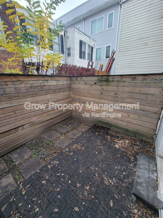Building Photo - 2145 E Harold St