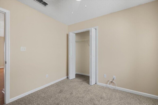 Building Photo - 135 Ivernia Loop
