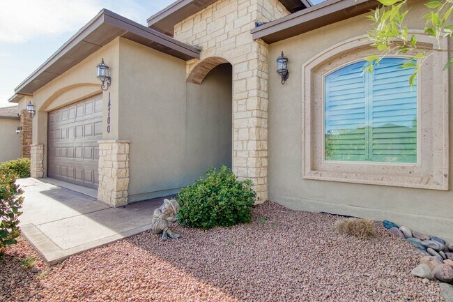 Building Photo - Furnished Eastside Beautiful 3 bed/2 baths for RENT Utilities & Wi-Fi INCLUDED