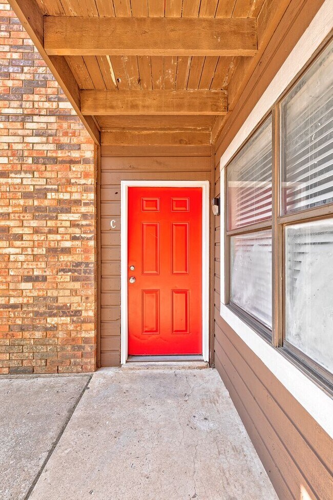 Building Photo - Beautiful 2bed/2bath Flat