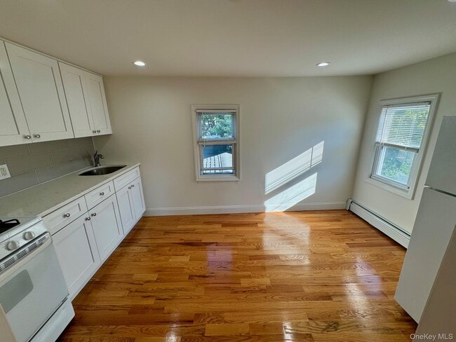 Building Photo - 105 Burtis St