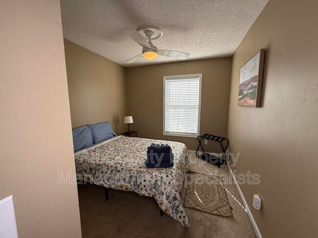 Building Photo - 20 Lindsay St