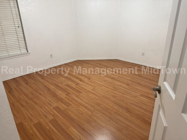 Building Photo - Spacious, Freshly Updated Family Home in P...