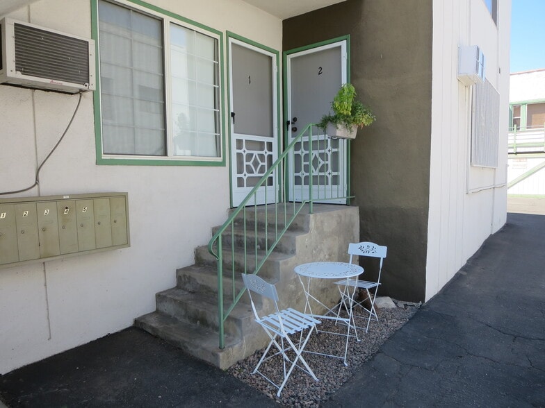 Building Photo - 1357 Edgecliffe Dr