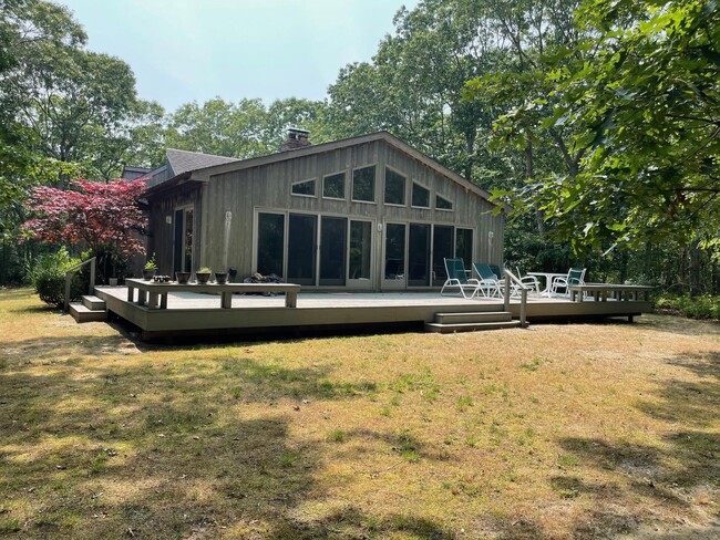 Building Photo - 16 Peconic Hills Ct