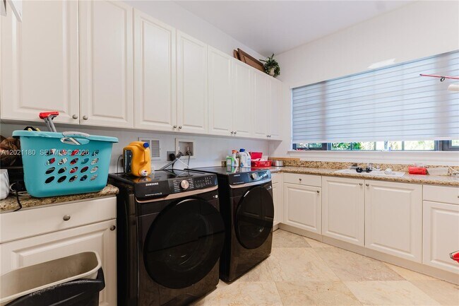 Building Photo - 7290 Lemon Grass Dr