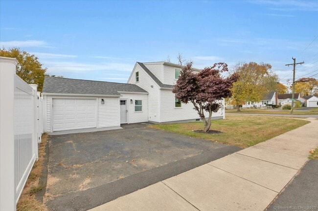 Building Photo - 21 Deepwood Dr