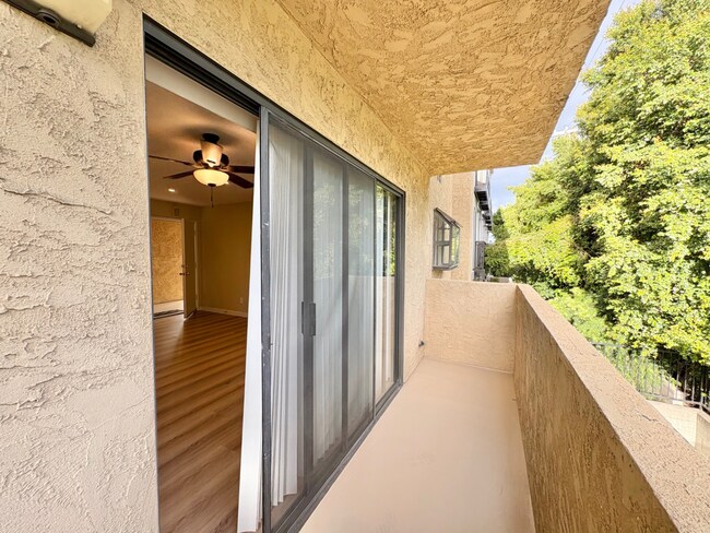 Building Photo - 14544 Burbank Blvd