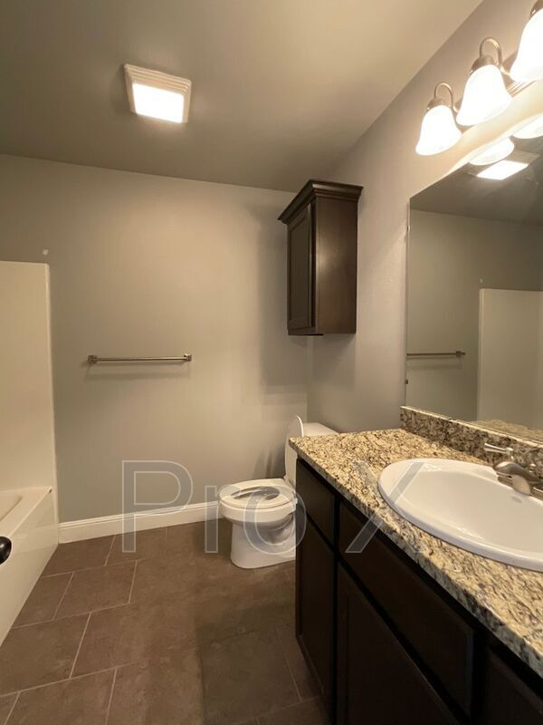 Building Photo - 2824 Jefferson Ave