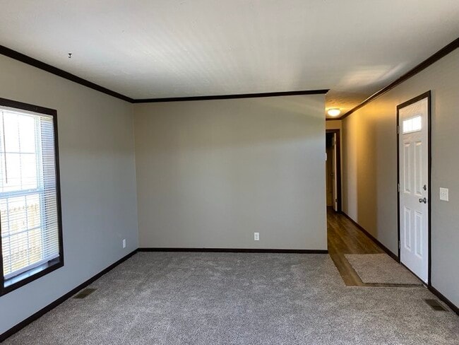 Building Photo - 10694 State Rte 762