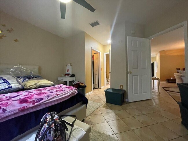Building Photo - 6007 Skydale Way