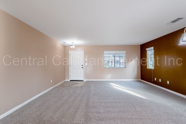 Building Photo - Large 4 Bedroom/2.5 Bath Home with a Large Loft - $2795 Per Month!