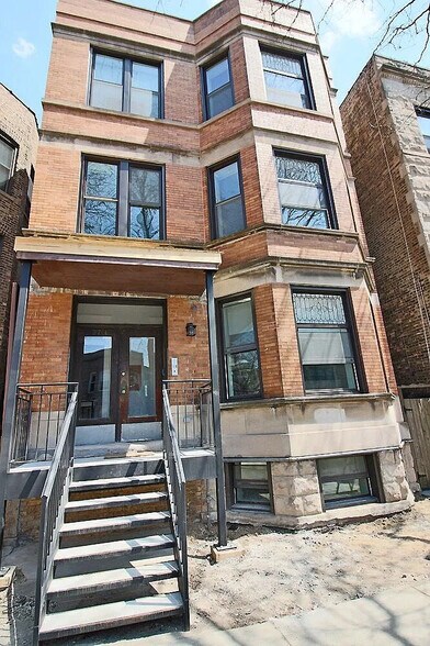 Building Photo - 3711 N Racine Ave