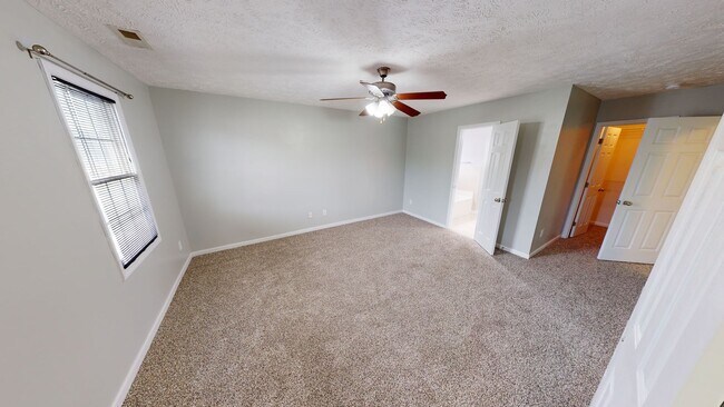 Building Photo - 4 Bedrooms in Sought After Neighborhood & ...