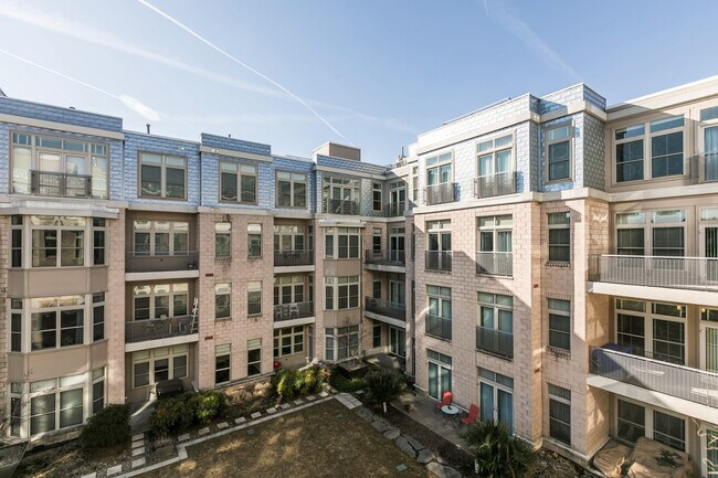 Building Photo - 1209 N Charles St