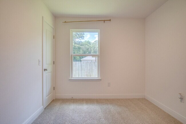 Building Photo - Modern 3/2 Home with Garage, Fenced Yard, ...