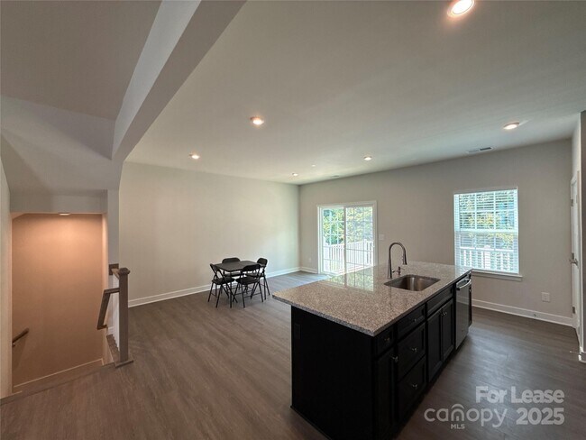 Building Photo - 422 Serenity Cir
