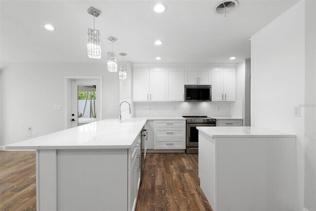 Building Photo - 731 Alda Way NE