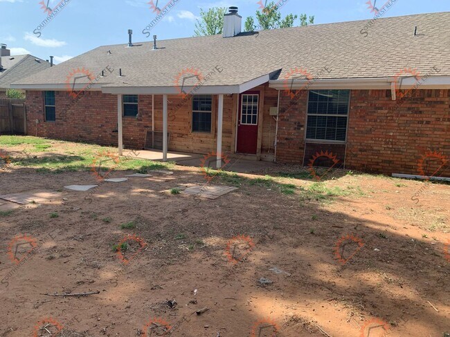 Building Photo - 3 BEDROOM/2 FULL BATH/2 CAR GARAGE