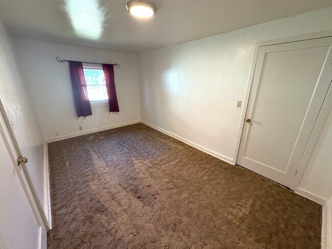 Building Photo - 309 S 33rd St