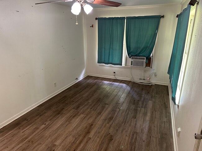 Building Photo - Pecan Units