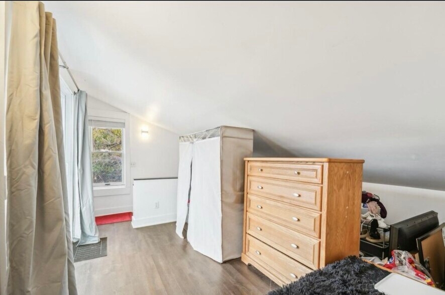 Building Photo - 424 3rd St