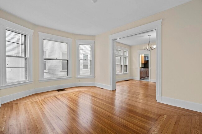 Building Photo - 167 Norton St