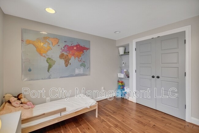 Building Photo - 504 S Milton Ave