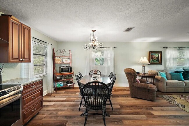 Building Photo - BEAUTIFUL 4BED 2BATH HOME WITH DETACHED OF...