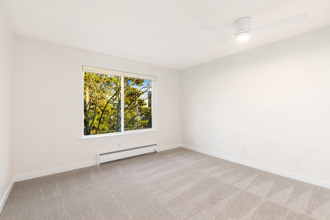 Building Photo - Central Seattle 2025 Renovated 2 Bedroom 2...