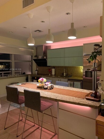 Building Photo - 18031 Biscayne Blvd