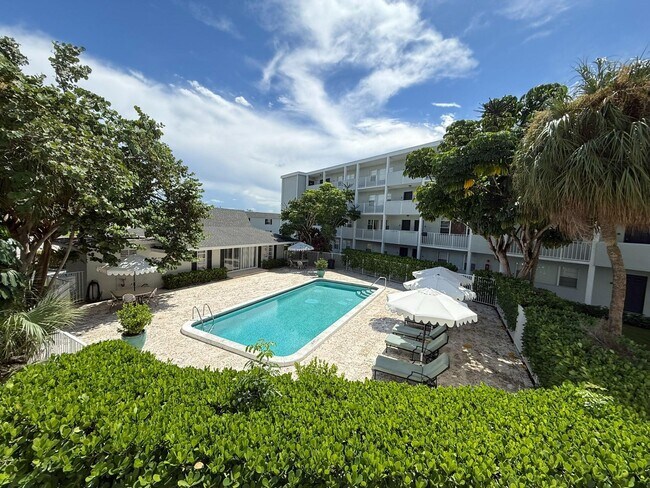 Building Photo - 2716 Vandiver Dr