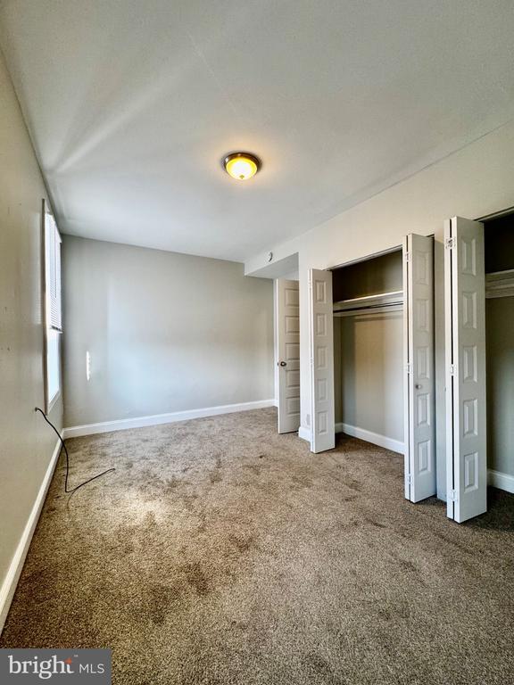 Building Photo - 139 E North Ave