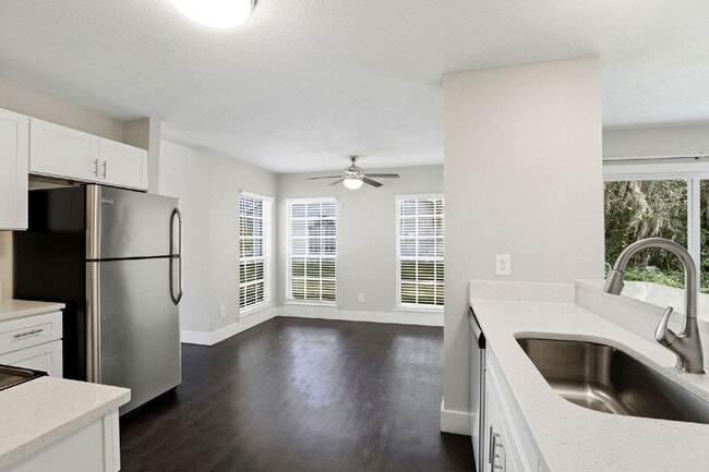 Building Photo - 10669 Satinwood Cir