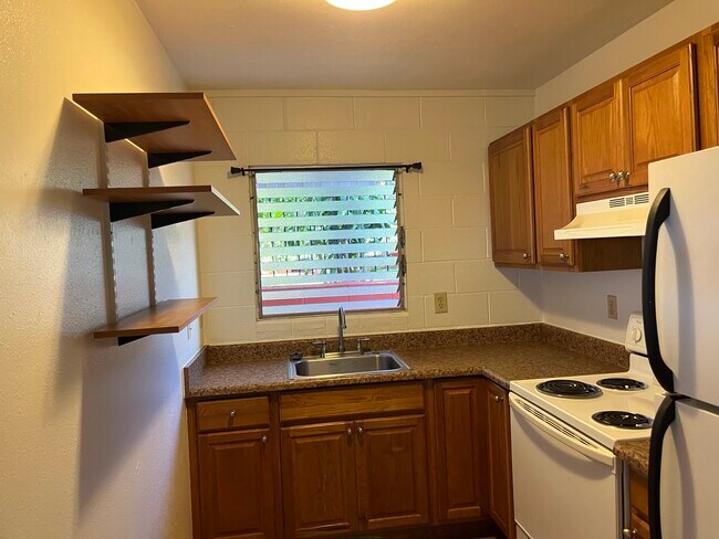 Kitchen - 1926 Houghtailing St